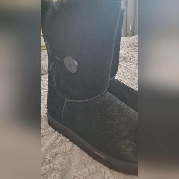 UGG Classic Womens BOOTS - Picture 9 of 9